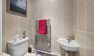Willow Close, Burbage, LE10 photo