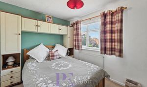 Willow Close, Burbage, LE10 photo