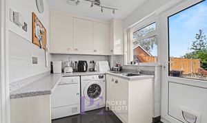 Falconers Green, Burbage, LE10 photo