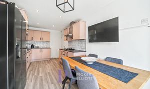 Ryelands Crescent, Stoke Golding, CV13 photo