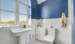 Ryelands Crescent, Stoke Golding, CV13 photo