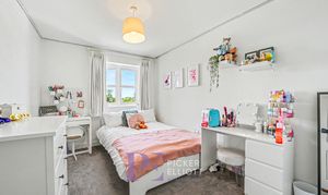 Ryelands Crescent, Stoke Golding, CV13 photo