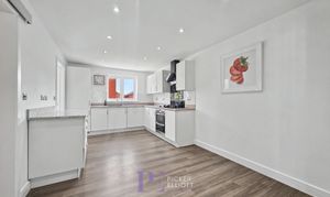 Frezenberg Close, Burbage, LE10 photo