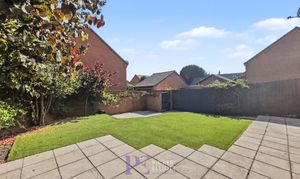 Frezenberg Close, Burbage, LE10 photo