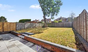 Merrifield Gardens, Burbage, LE10 photo