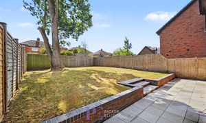 Merrifield Gardens, Burbage, LE10 photo