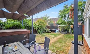 Applebees Meadow, Hinckley, LE10 photo