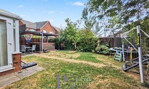 Applebees Meadow, Hinckley, LE10 photo