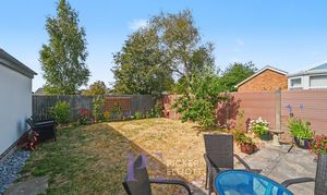 Falconers Green, Burbage, LE10 photo