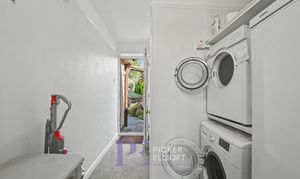 Leighton Crescent, Elmesthorpe, LE9 photo