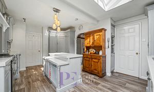 Leighton Crescent, Elmesthorpe, LE9 photo