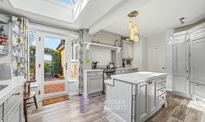 Leighton Crescent, Elmesthorpe, LE9 photo