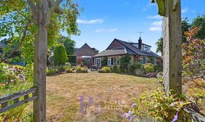 Leighton Crescent, Elmesthorpe, LE9 photo