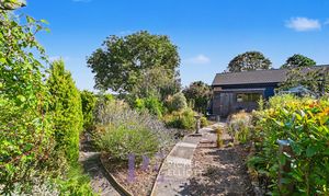 Leighton Crescent, Elmesthorpe, LE9 photo