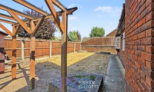 Cambourne Road, Burbage, LE10 photo