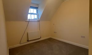 SMALL ROOM