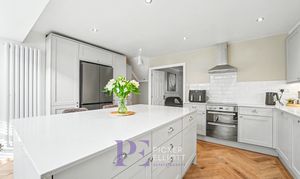 Cadeby Close, Hinckley, LE10 photo