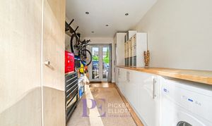Cadeby Close, Hinckley, LE10 photo