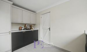 Manor Way, Burbage, LE10 photo