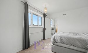 Manor Way, Burbage, LE10 photo