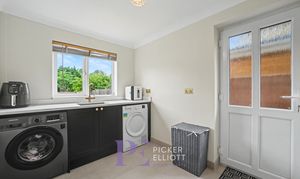 Manor Way, Burbage, LE10 photo