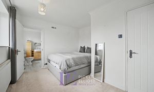 Manor Way, Burbage, LE10 photo
