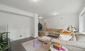 Manor Way, Burbage, LE10 photo