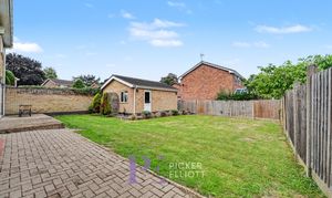 Manor Way, Burbage, LE10 photo