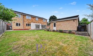 Manor Way, Burbage, LE10 photo