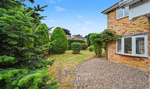 Manor Way, Burbage, LE10 photo
