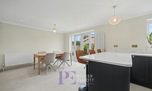 Manor Way, Burbage, LE10 photo