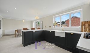 Manor Way, Burbage, LE10 photo