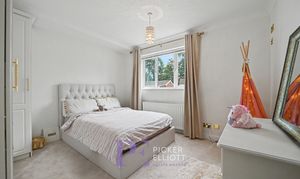 Manor Way, Burbage, LE10 photo