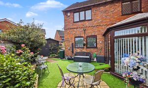 Windsor Court, Burbage, LE10 photo