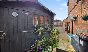 Windsor Court, Burbage, LE10 photo
