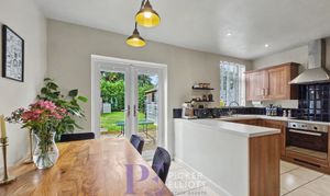 Rutland Avenue, Hinckley, LE10 photo