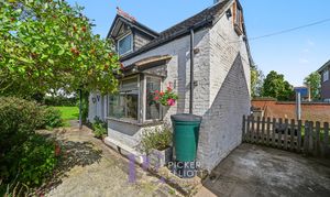 Chapel Lane, Sharnford, LE10 photo