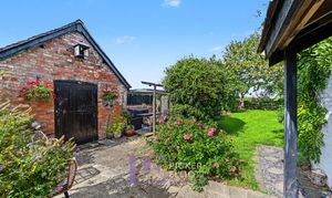 Chapel Lane, Sharnford, LE10 photo