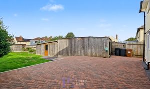 Gwendoline Avenue, Hinckley, LE10 photo
