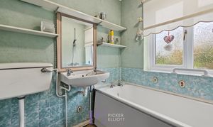 Hollydene Crescent, Earl Shilton, LE9 photo