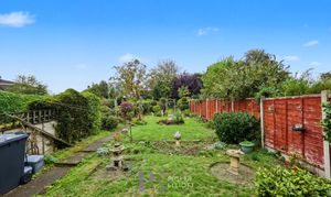 Hollydene Crescent, Earl Shilton, LE9 photo