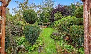 Hollydene Crescent, Earl Shilton, LE9 photo