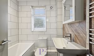 Bosworth Close, Hinckley, LE10 photo