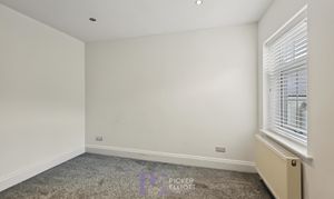 Hinckley Road, Burbage, LE10 photo