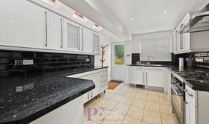 A photo of house to rent on Hinckley Road, Burbage, LE10 from Picker Elliott Hinckley