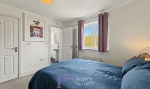 Olive Close, Burbage, LE10 photo