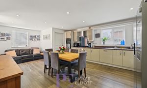 Olive Close, Burbage, LE10 photo