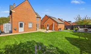 Olive Close, Burbage, LE10 photo