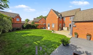 Olive Close, Burbage, LE10 photo