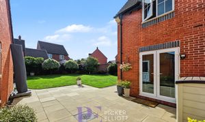 Olive Close, Burbage, LE10 photo